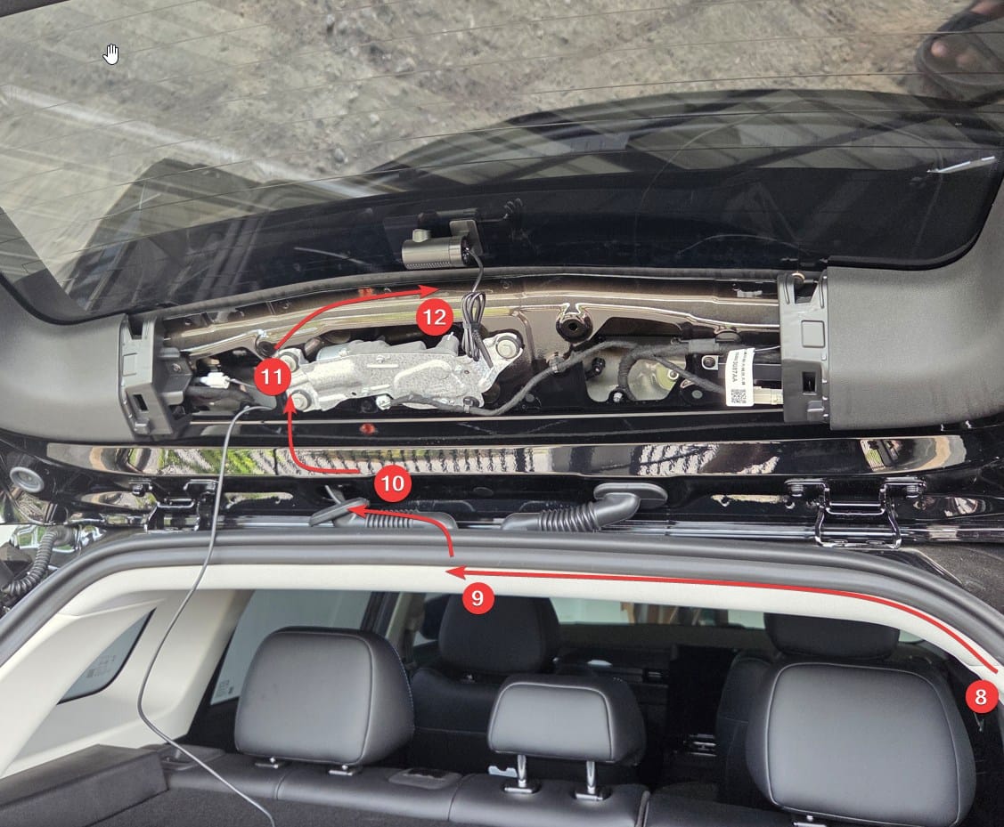 Rute kabel dashcam melalui pintu bagasi Jaecoo J5